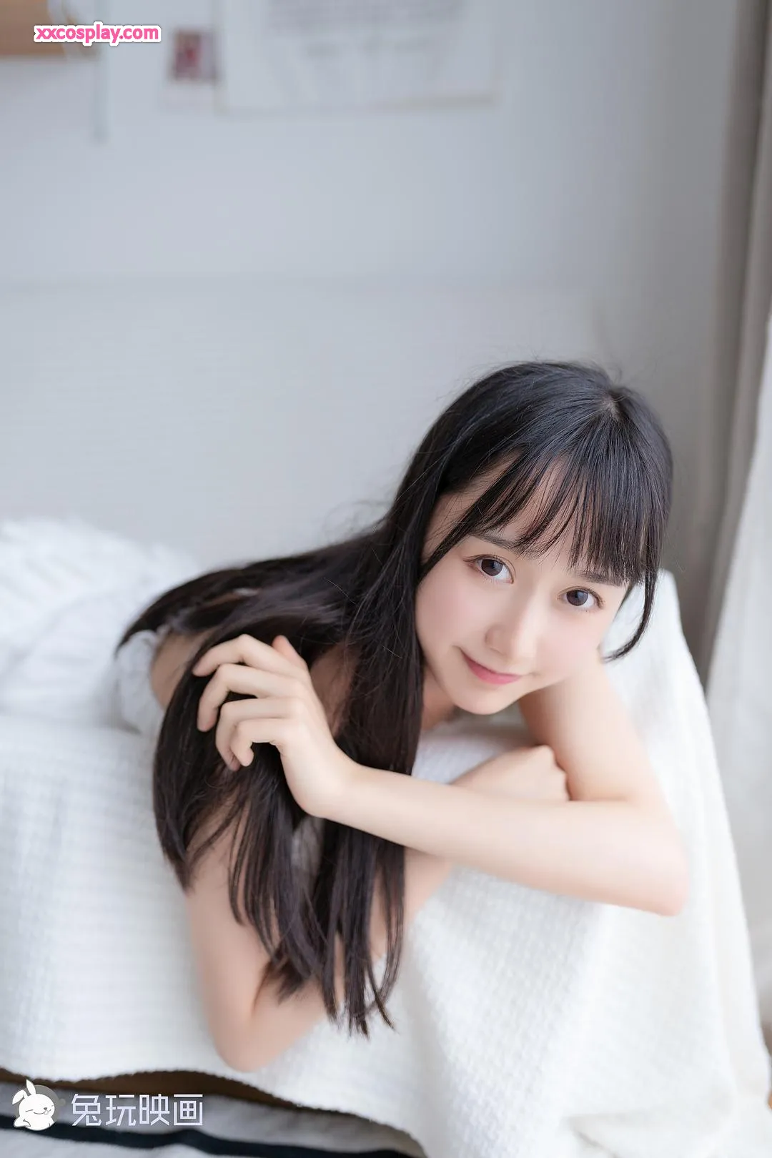 Tu Wan Ying Hua - Fille en Blanc